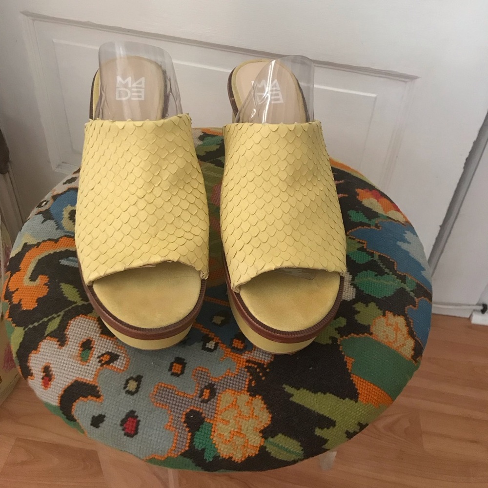 M4DE sandals